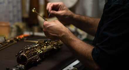Naissance d'un saxophone dans les ateliers Henri SELMER Paris