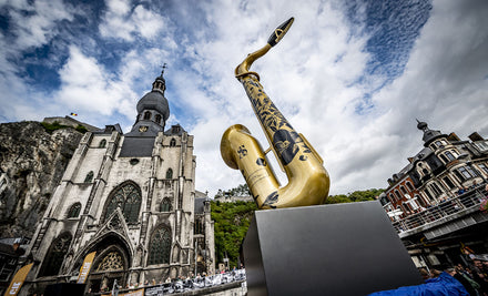 La ville de Dinant inaugure un saxophone géant en hommage à SELMER