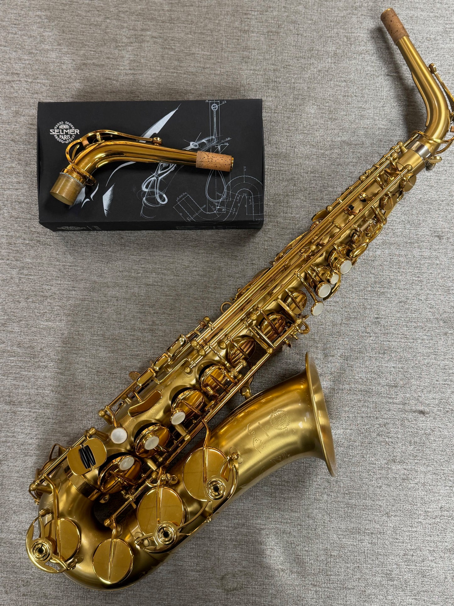 Superbe saxophone Selmer Suprême brossé n°8442XX