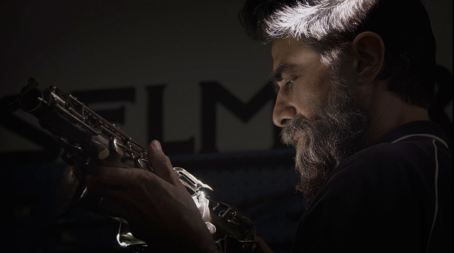 Load video: Rewind, the story of a cigar cutter