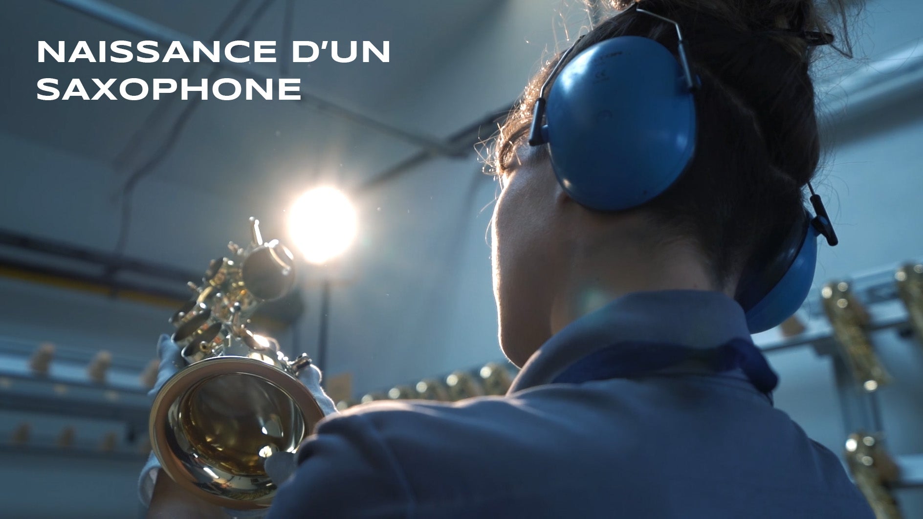 Charger la vidéo : Naissance d&#39;un saxophone dans les ateliers SELMER